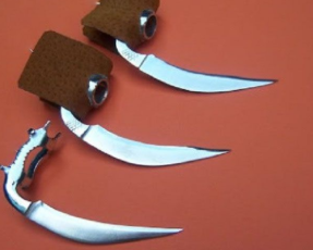 Đá gà cựa dao Với dạng này phổ biến và được nhiều người tham gia tại ĐÁ GÀ E2BET. Nhờ vào phong cách đặt cược khá đơn giản và nhanh chóng. Cơ bản, anh em chỉ cần đặt tiền vào chiến kê mà mình yêu thích khi trước giờ ra trận. Đặc biệt, phần thưởng tương ứng khi thắng cuộc mà hệ thống trả về cực kỳ hậu hĩnh do vậy là điểm cộng để hấp dẫn cược thủ. 